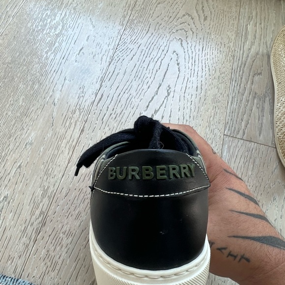Burberry sneakers used size 5 - Picture 4 of 7